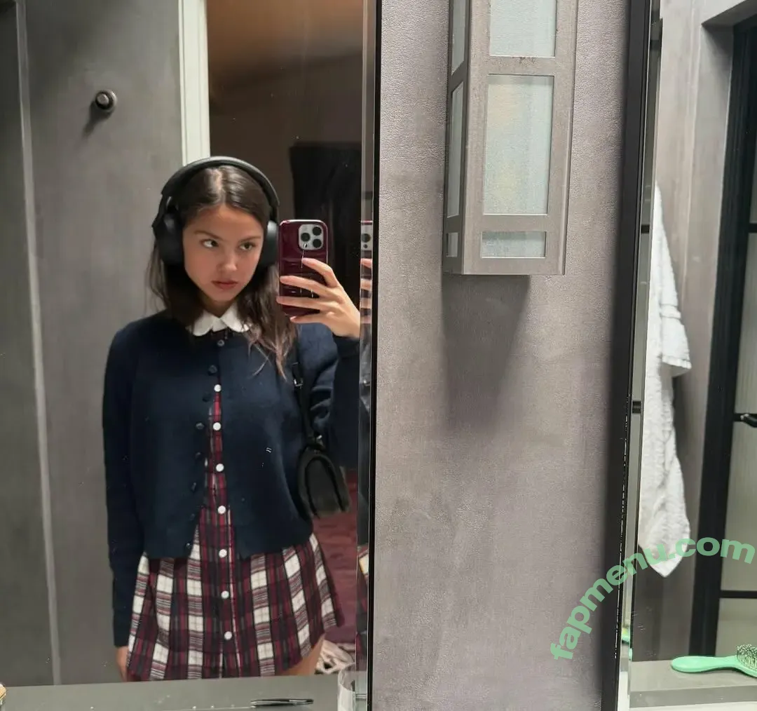 Olivia Rodrigo nude photo #4356 (oliviarodrigo)