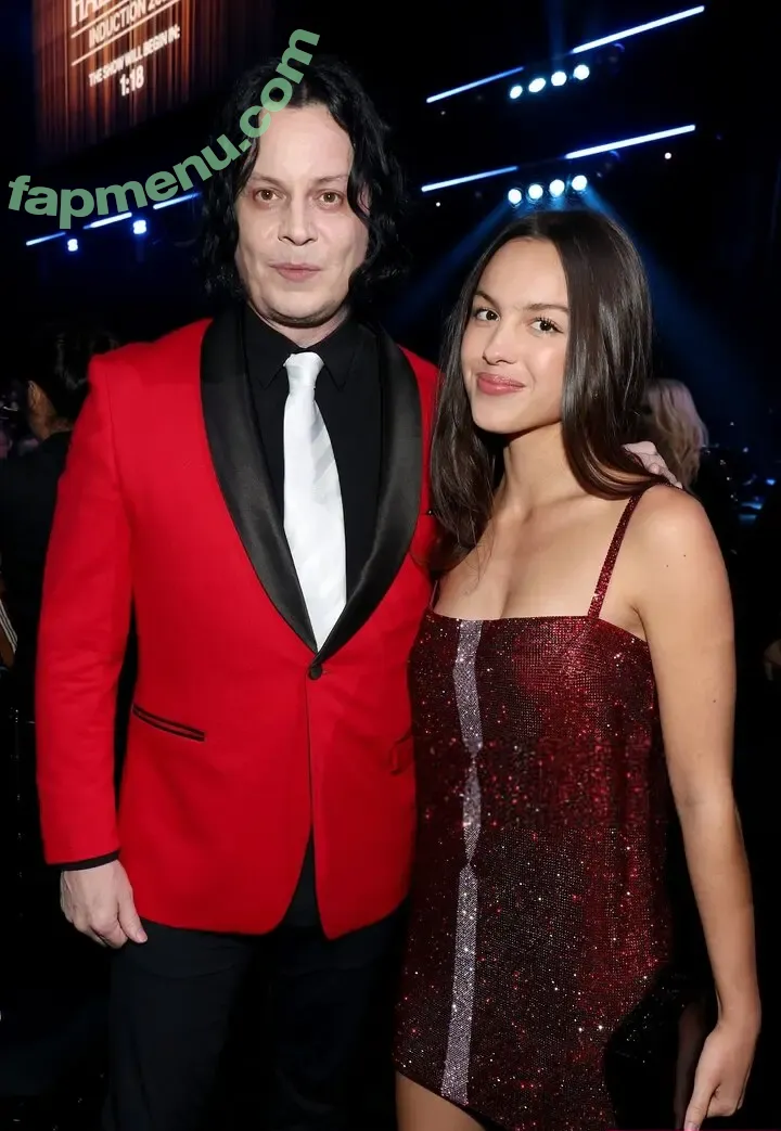 Olivia Rodrigo nude photo #4700 (oliviarodrigo)