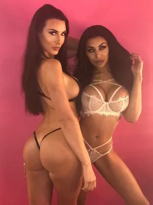 oliviaberzinc / Olivia nude photo #0022