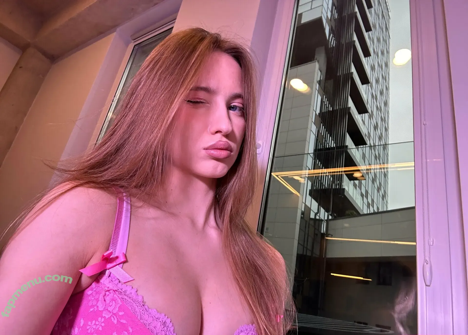 oliviafree nude photo #0059 (livfree1)