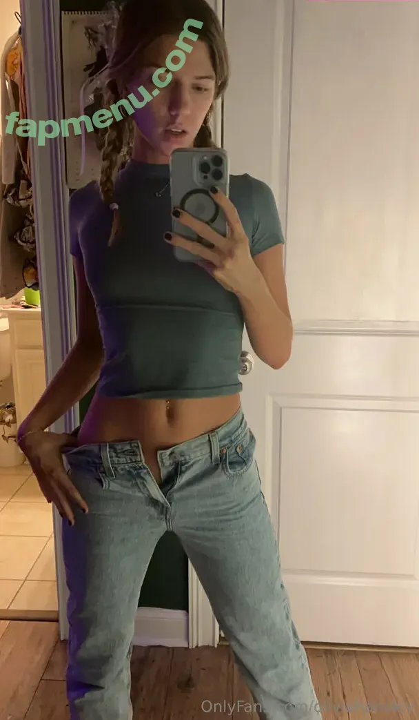 oliviahansley nude photo #0057 (oliviahensleyy_)
