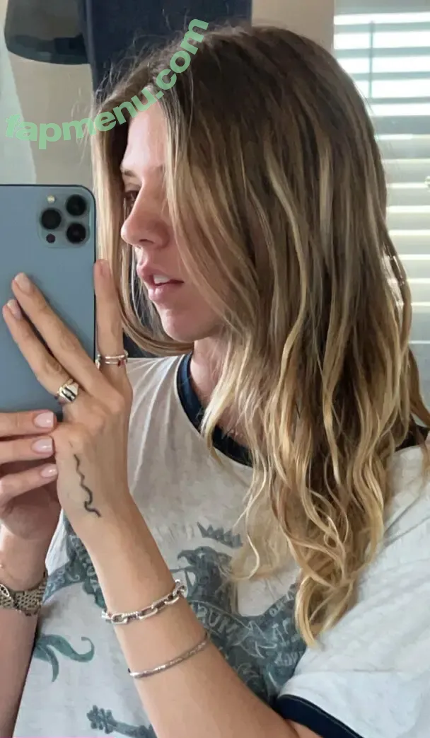 oliviahansley nude photo #0121 (oliviahensleyy_)