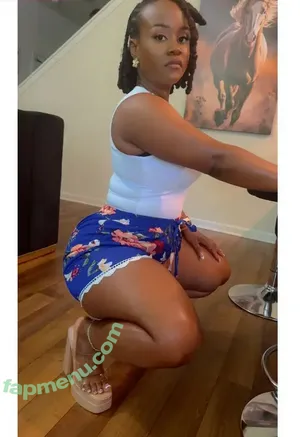 _olivialivv / Livdiva90 nude photo #0002