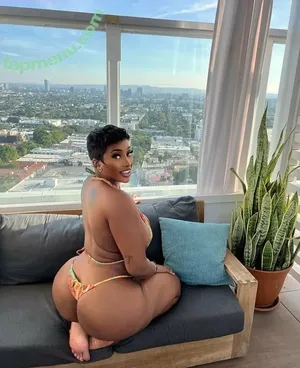 Oluwalinda nude photo #0001