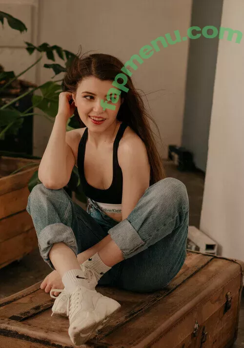 Olyashaa nude photo #0393 (deepfake / olyashaa_official / olyashaasaxon)