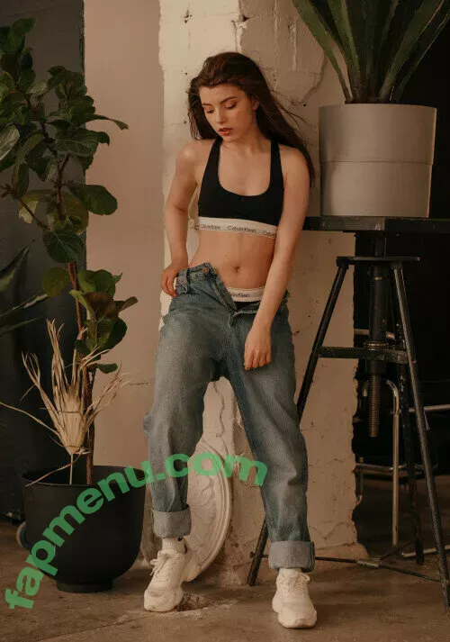 Olyashaa nude photo #0401 (deepfake / olyashaa_official / olyashaasaxon)