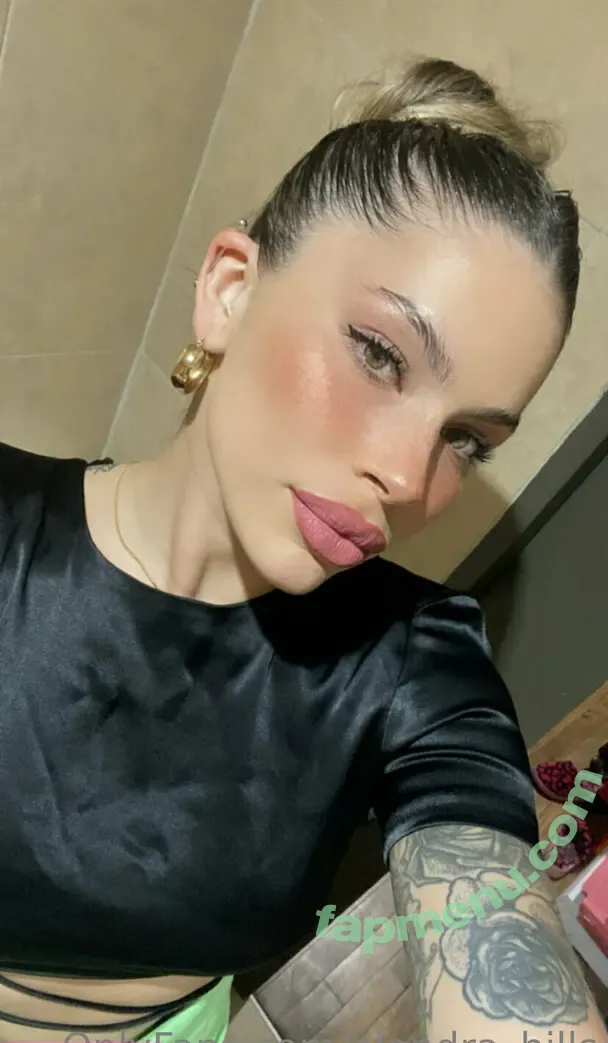 omalia nude photo #0001 (mollyomalia)