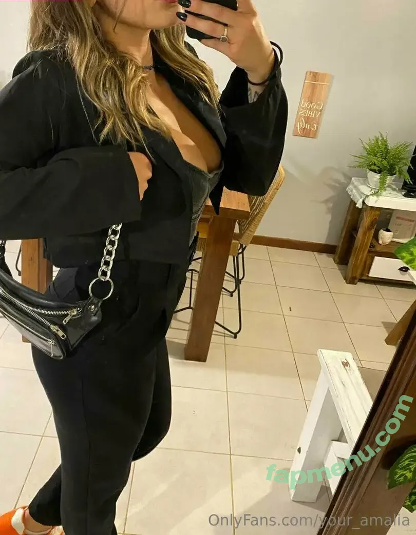 omalia nude photo #0010 (mollyomalia)