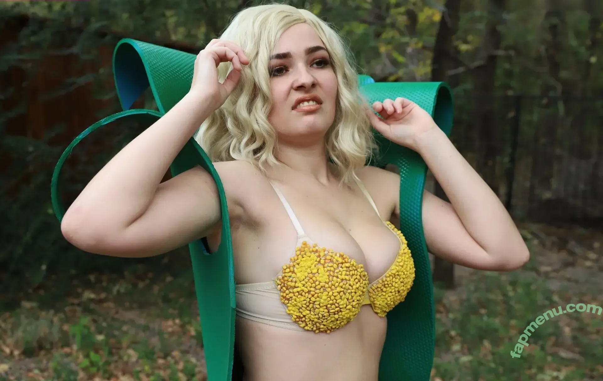 OMGCosplay nude photo #0097 (Mags.IRL / magsgonewild)