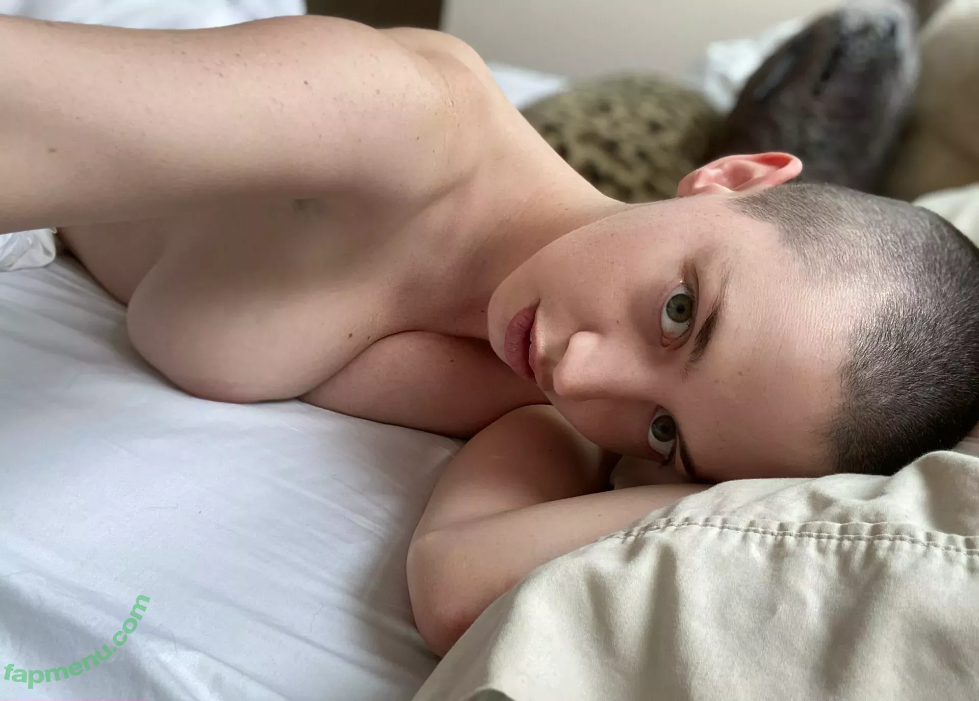Onekatmalone nude photo #0046 (dfotographer)
