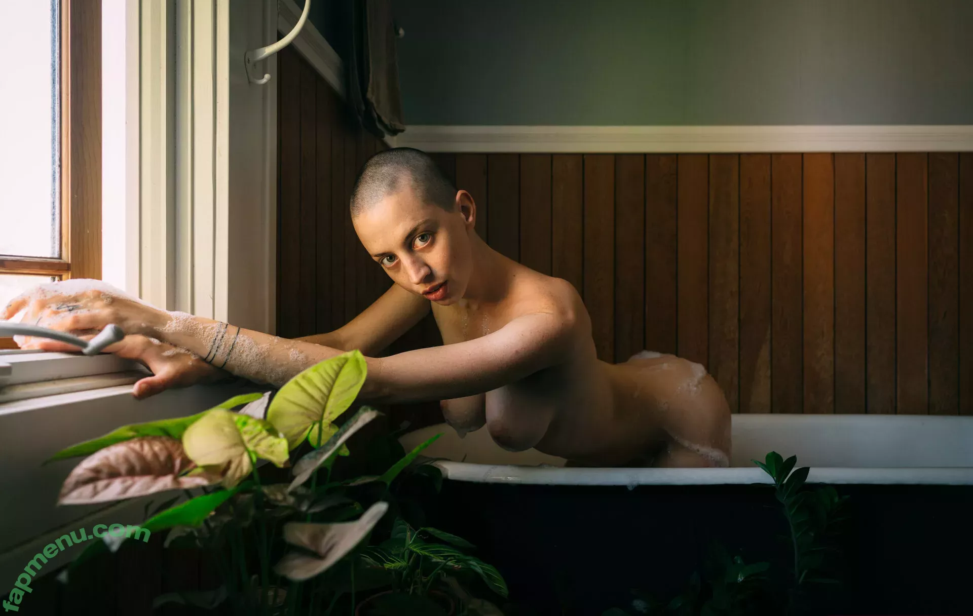 Onekatmalone nude photo #0083 (dfotographer)