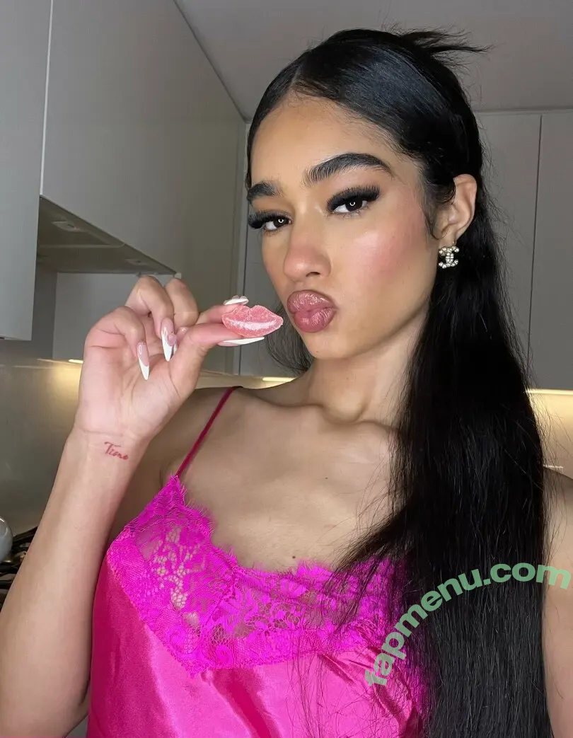 onlylalatheislandgal nude photo #0004 (lalatheislandgal)
