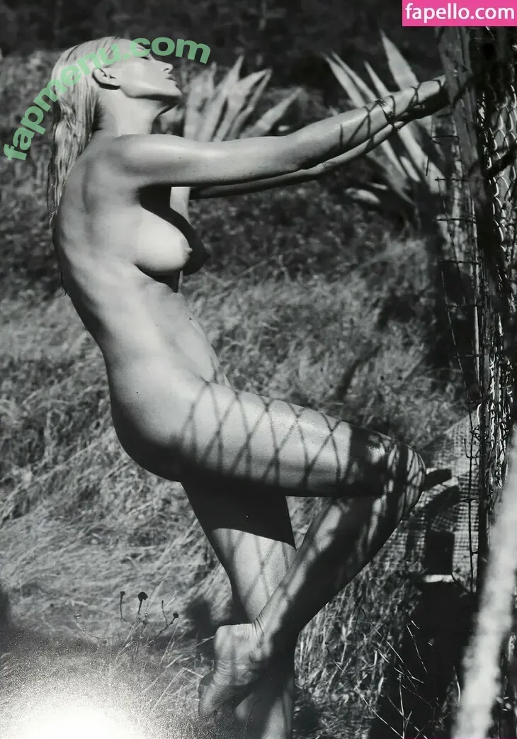 Onlysimonafans nude photo #0022 (Simona Krainova / simonakrainova)