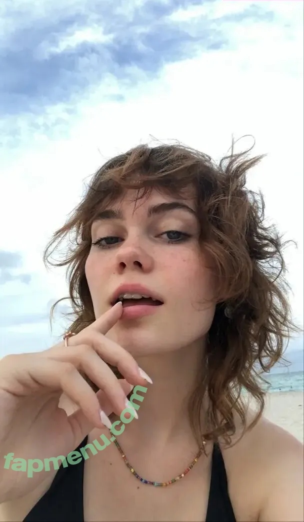 Oona Laurence nude photo #0002 (oonalaurence)