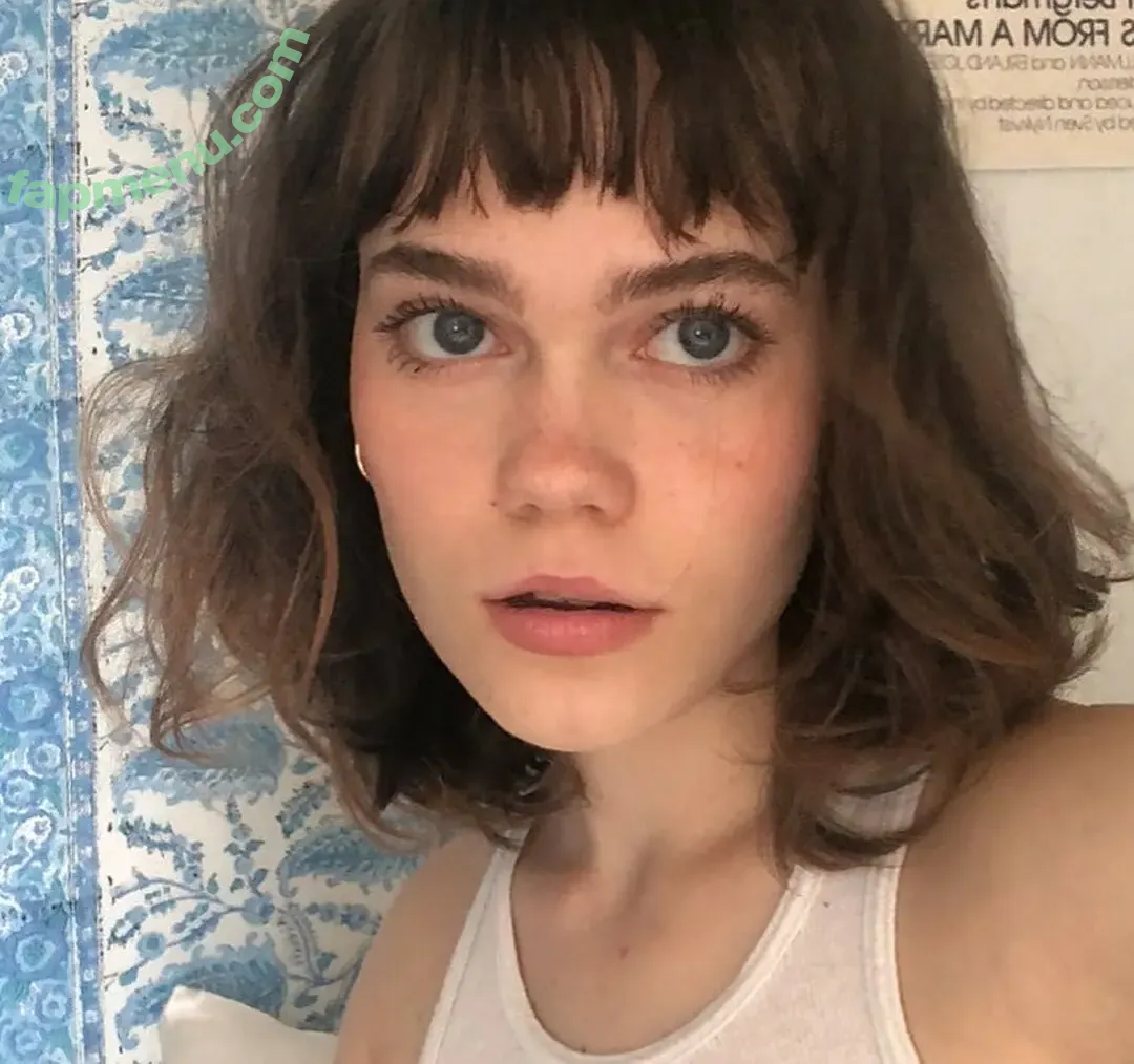 Oona Laurence nude photo #0009 (oonalaurence)