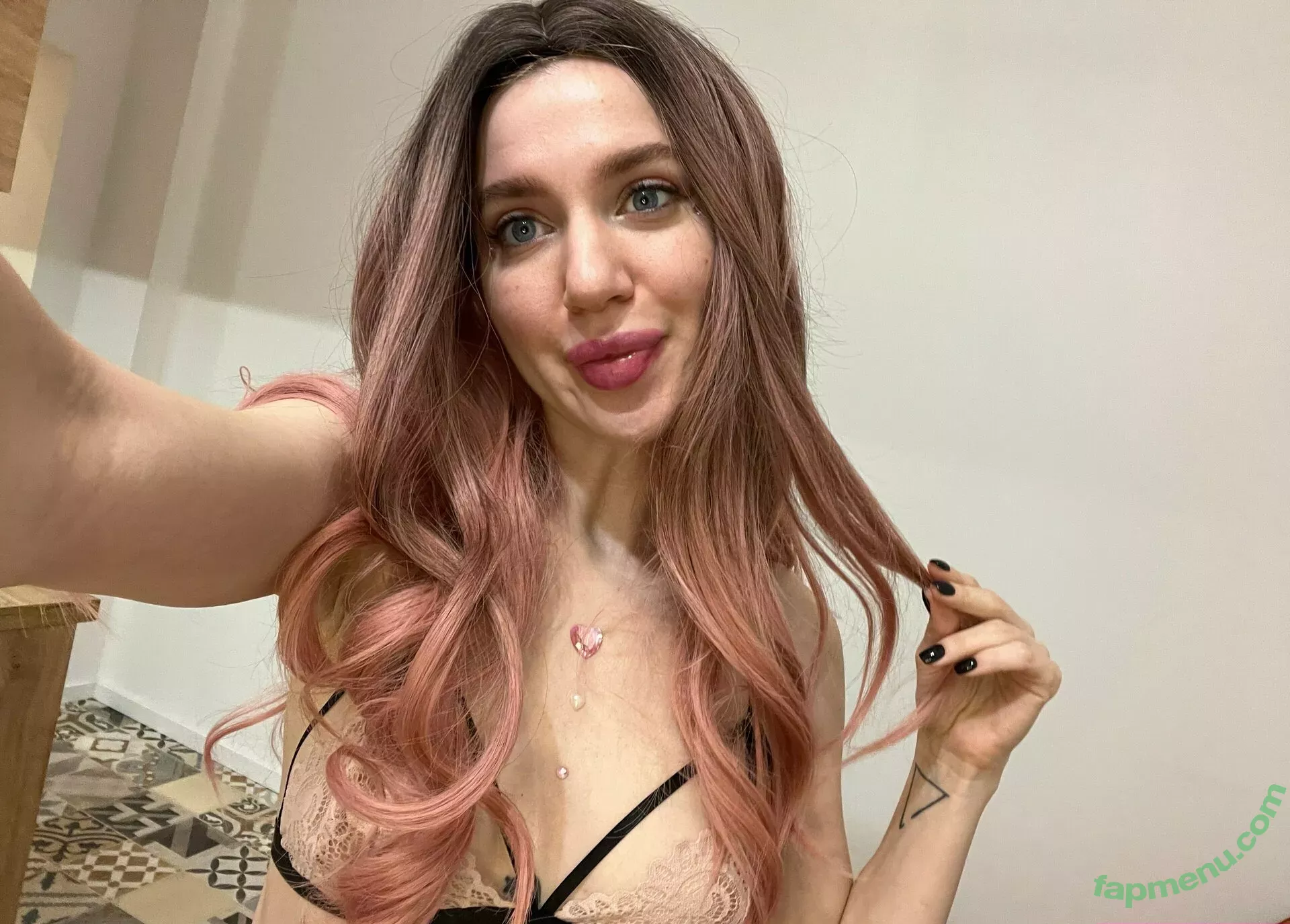 outlaw_blonde nude photo #0093 (outlaw_blonde)