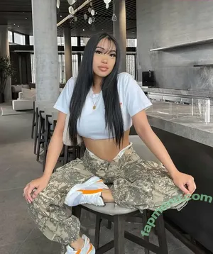 Overitabby nude photo #0221