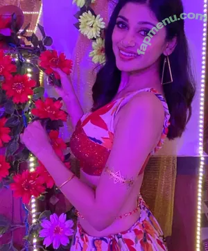 Oviya Helen / happyovi nude photo #0001