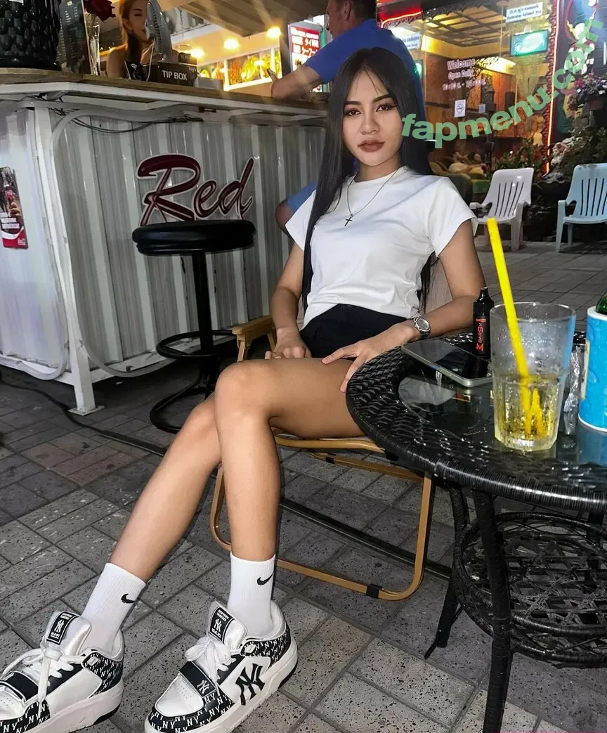 p_omxjj nude photo #0002 (POMPAM)