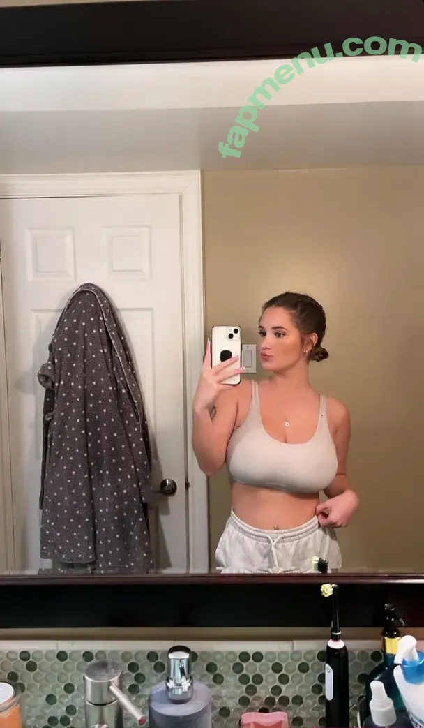 Paige F nude photo #0100 (paigecfnyc / spoilgoddesspaige)