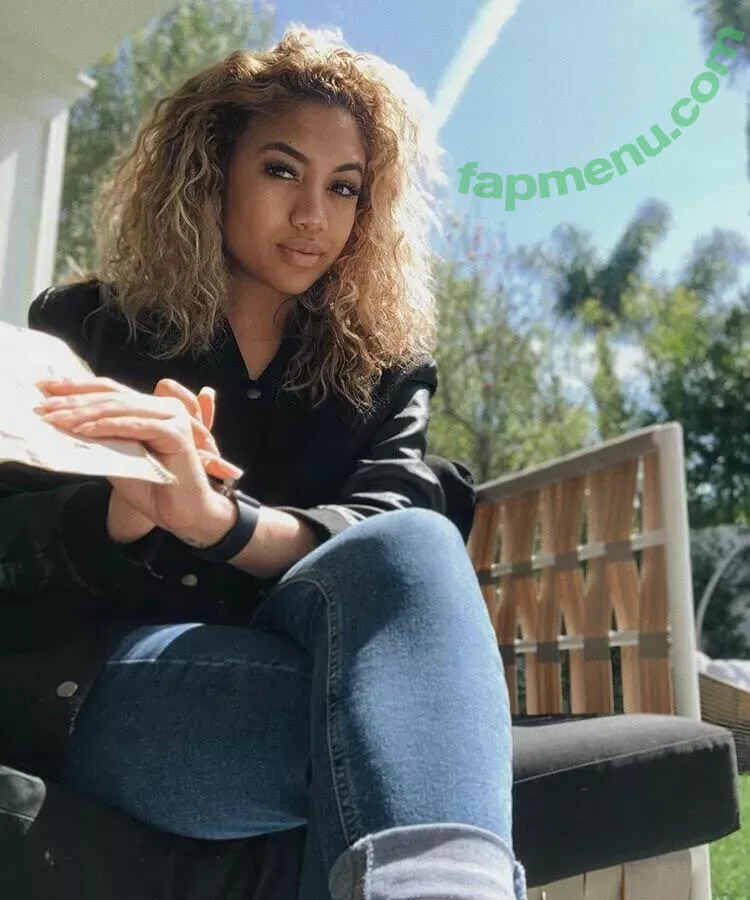 Paige Hurd nude photo #0038 (thugginn)