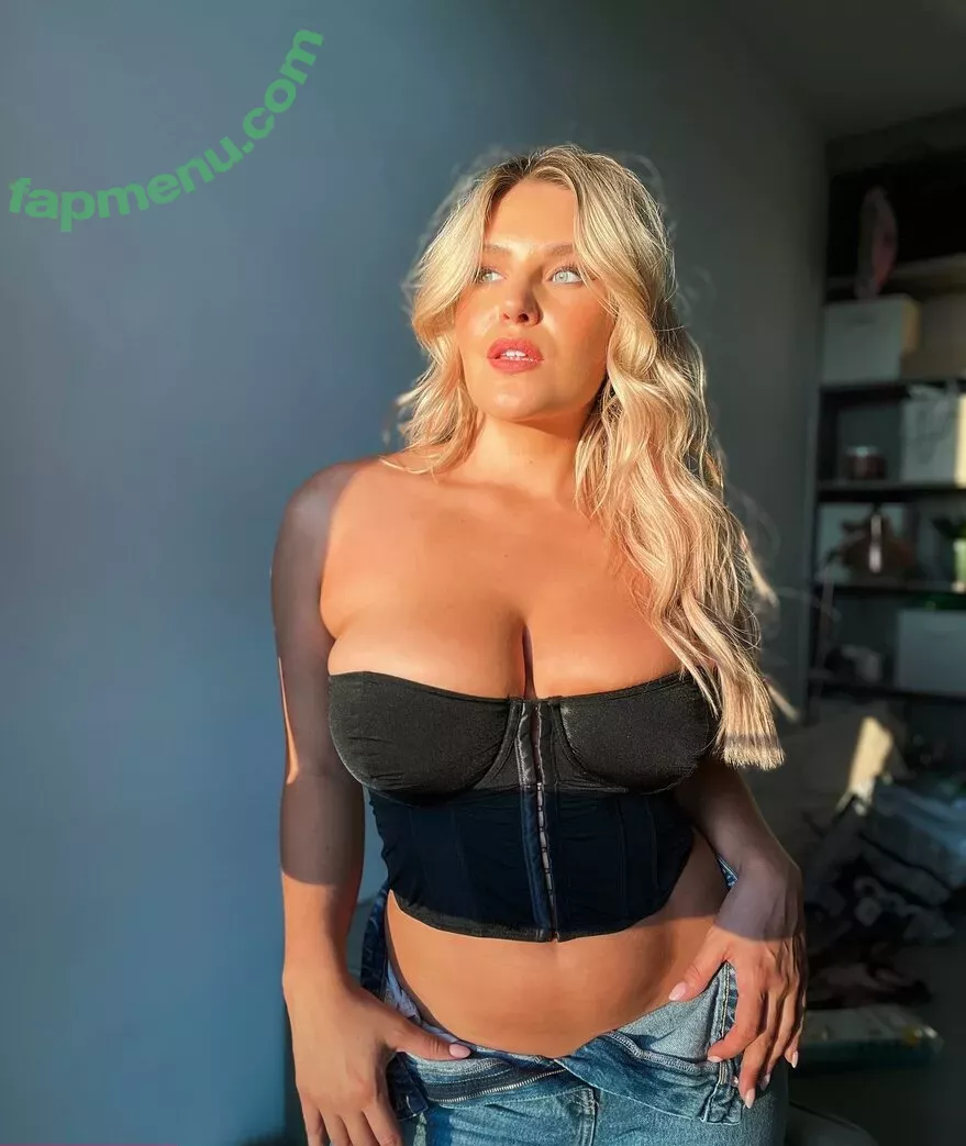 Paige Pilgrim nude photo #0028 (paigepilgrimvocals)