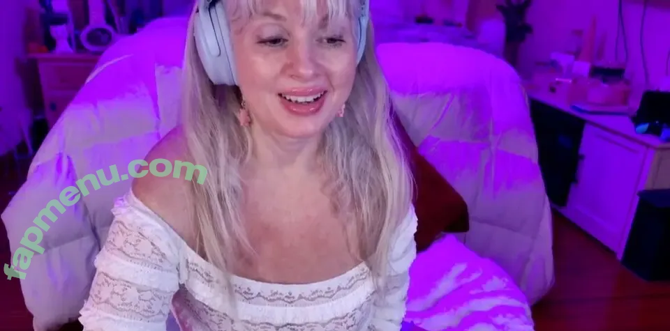 Paintedrose nude photo #0082 (Rosie / paintedroselive)