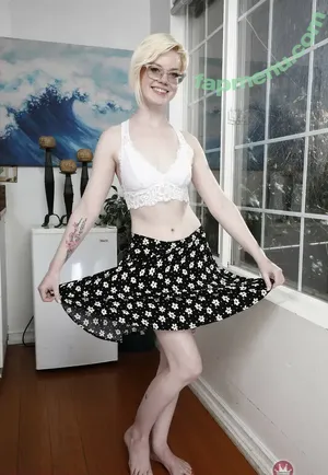 Pale Snow White / pale.snow.white nude photo #0122