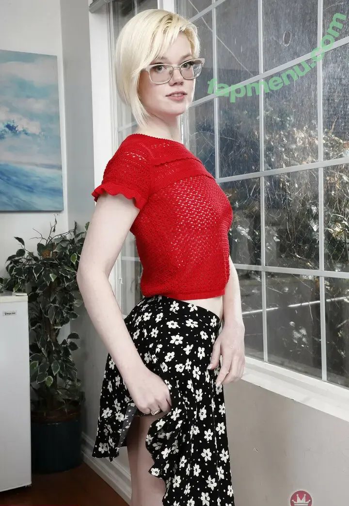 Pale Snow White nude photo #0121 (pale.snow.white)