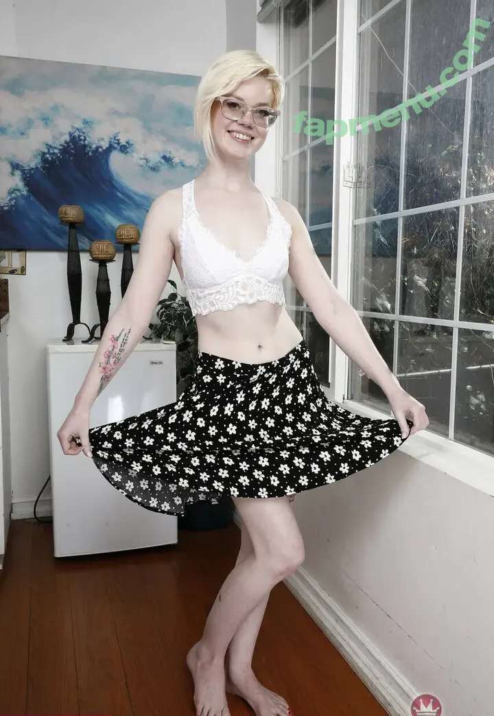 Pale Snow White nude photo #0122 (pale.snow.white)