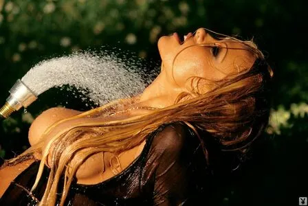 Pamela Anderson / mepamelaanderson / pamelaanderson nude photo #0288