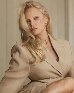 Pamela Anderson / pamelaanderson nude photo #0389