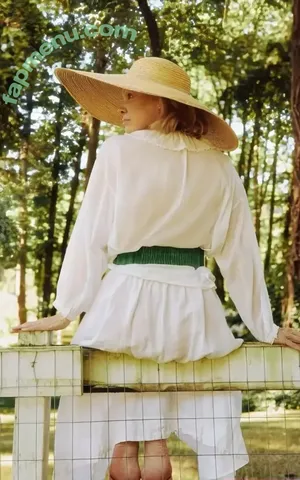 Pamela Anderson / mepamelaanderson / pamelaanderson nude photo #0981