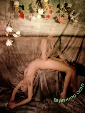  nude photo #0005