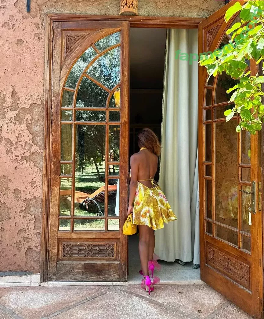 Paola Locatelli nude photo #0185 (Paola Lct / paolalct)