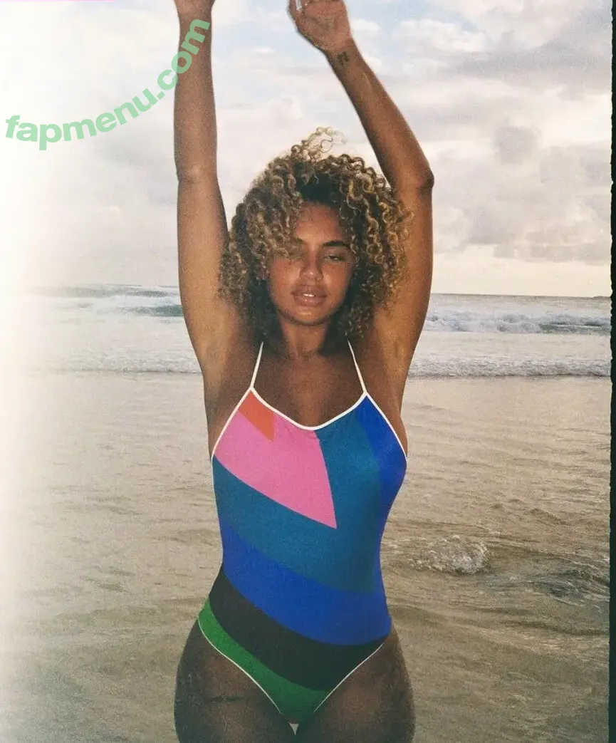 Paola Locatelli nude photo #0480 (Paola Lct / paolalct)