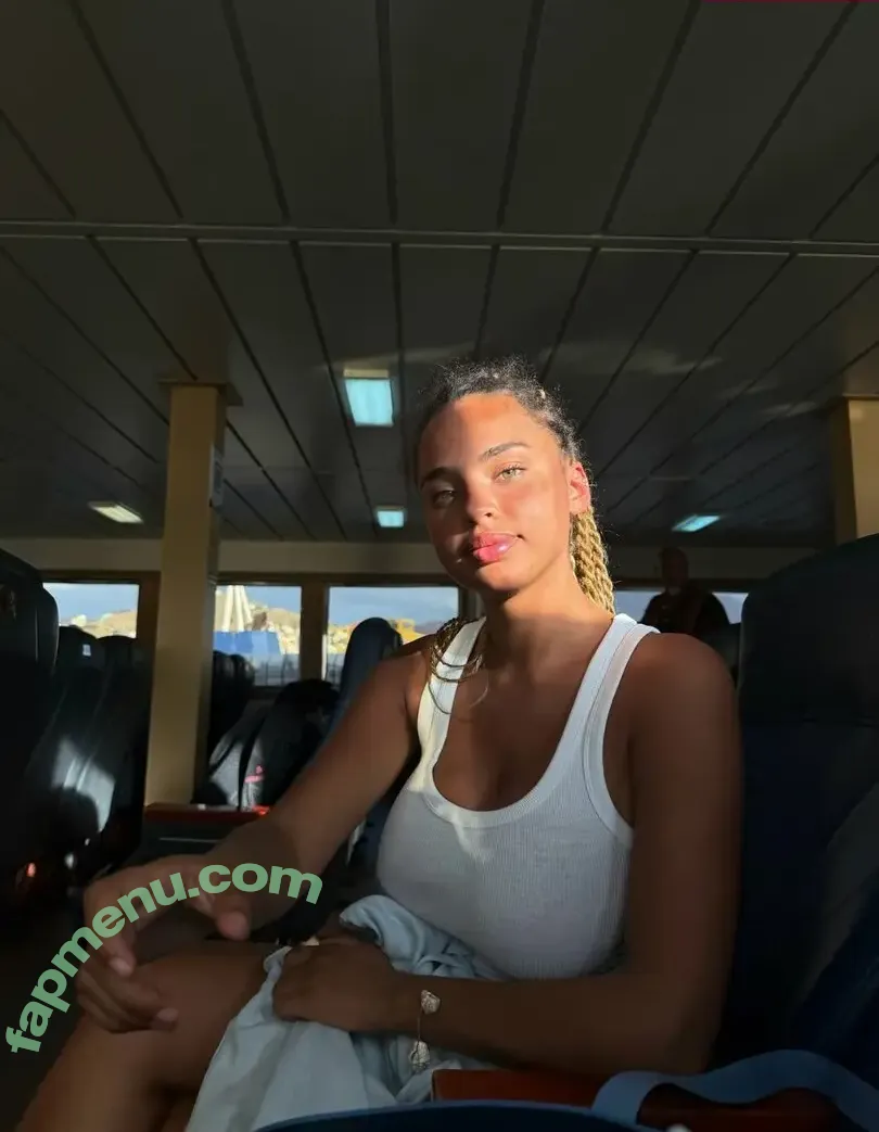 Paola Locatelli nude photo #0486 (Paola Lct / paolalct)