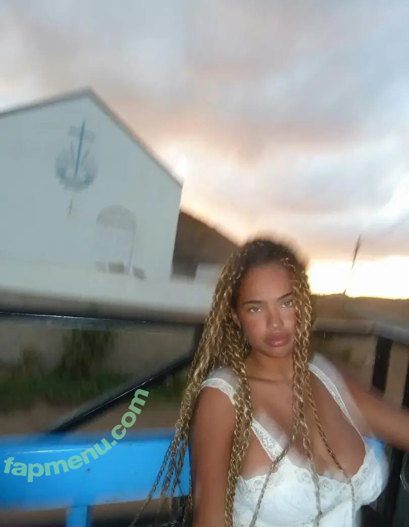 Paola Locatelli nude photo #0491 (Paola Lct / paolalct)