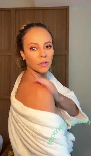 Paolla Oliveira / paollaoliveirareal / paulinhamissbumbum nude photo #1378