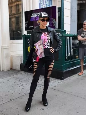 Paris Hilton / parishilton nude photo #1316