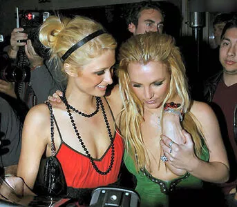Paris Hilton / parishilton nude photo #1390