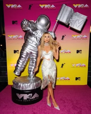 Paris Hilton / parishilton nude photo #1410