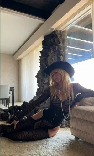 Paris Hilton / parishilton nude photo #1480