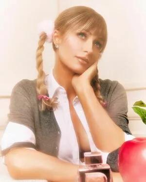 Paris Hilton / parishilton nude photo #1641