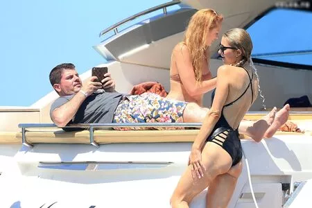 Paris Hilton / parishilton nude photo #1751
