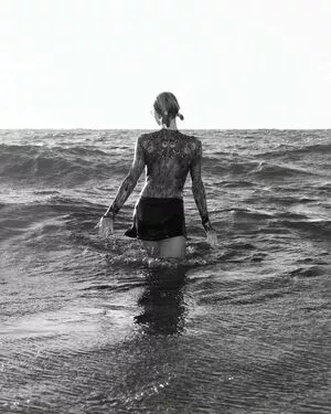 Paris Hilton / parishilton nude photo #1843