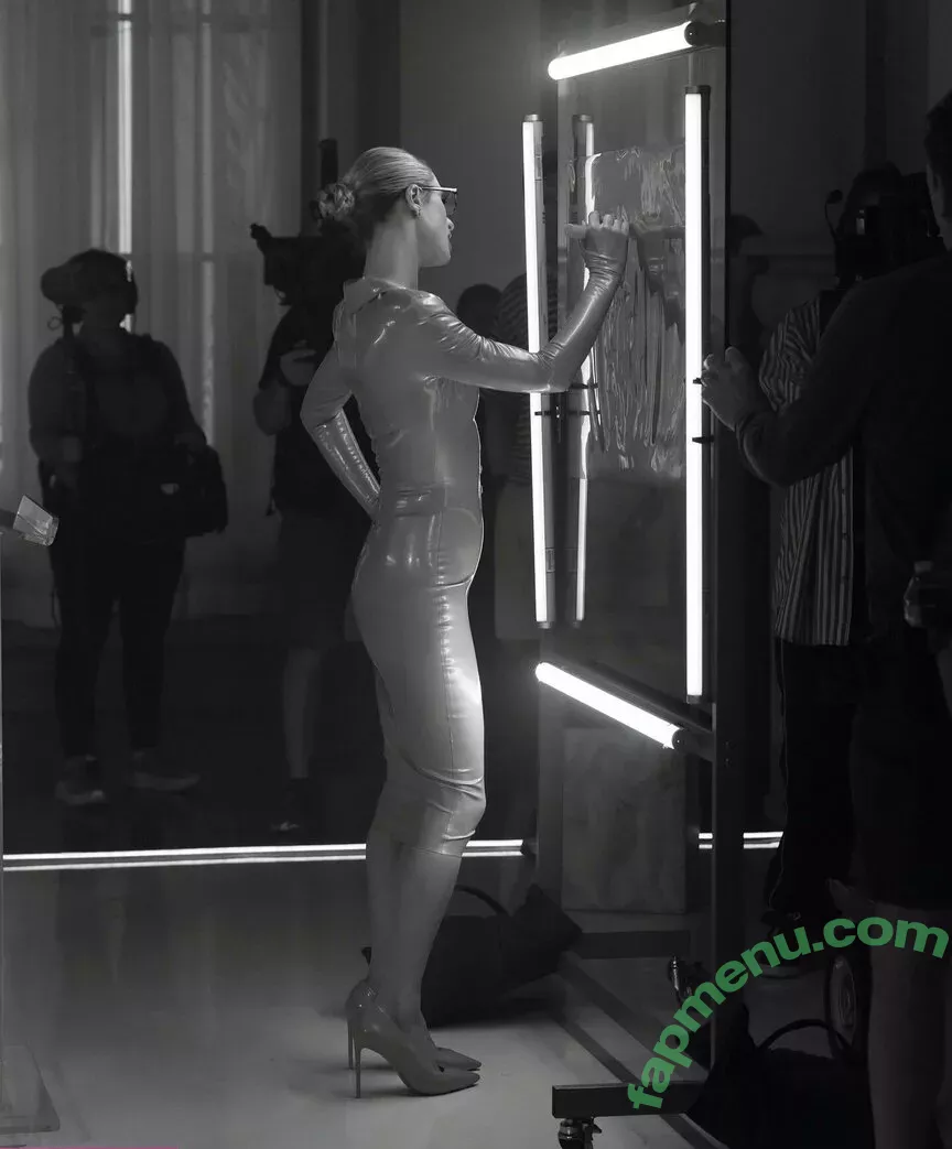 Paris Hilton nude photo #1423 (parishilton)