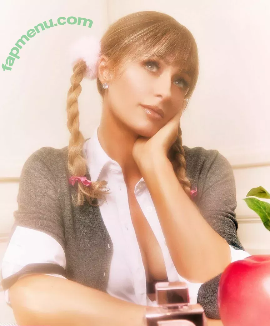 Paris Hilton nude photo #1658 (parishilton)