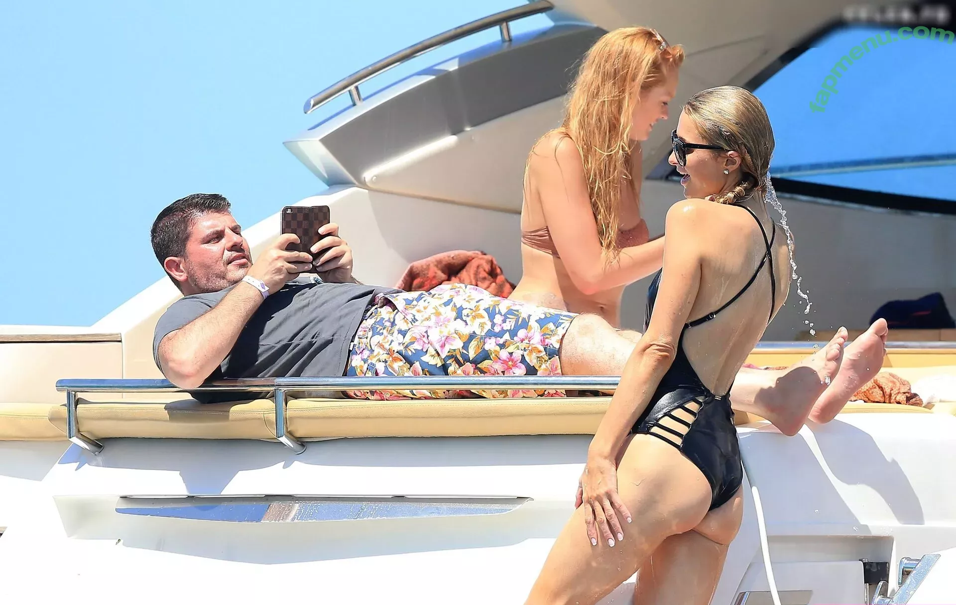 Paris Hilton nude photo #1751 (parishilton)