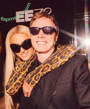 Paris Hilton / parishilton nude photo #2423